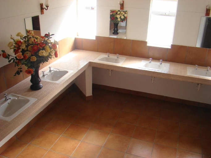 Bathroom, George Resort, Eden