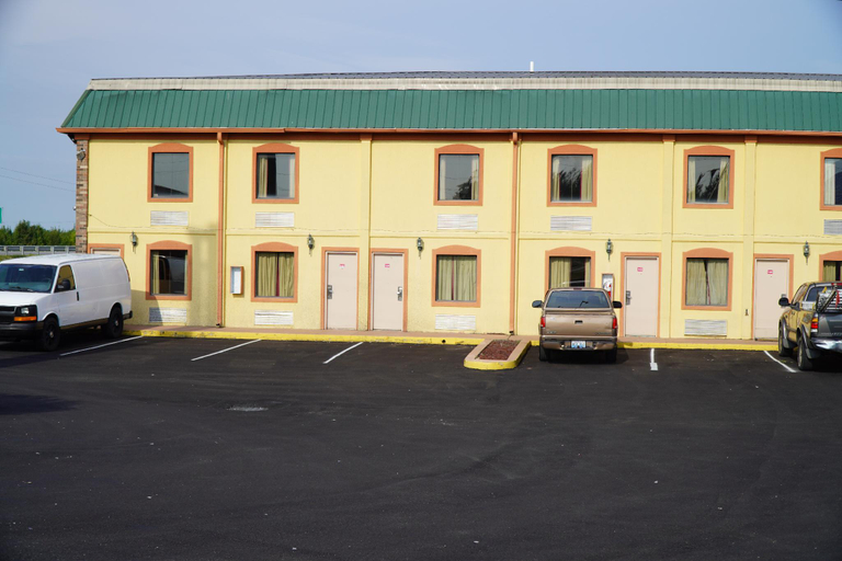 Exterior & Views 3, QUALITY QUARTERSINN, Madison