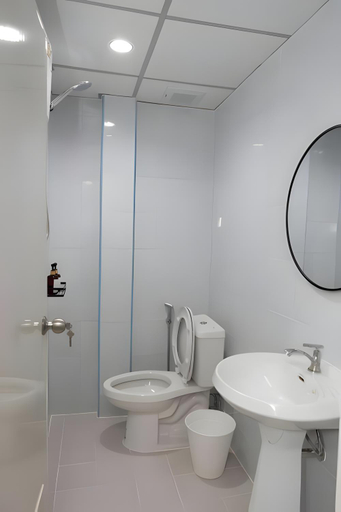 Bathroom 3, XX GO INN BTS Nana Sukhumvit Soi 3 x โกอินน์ บีทีเอส นานา ซอย 3, Wattana