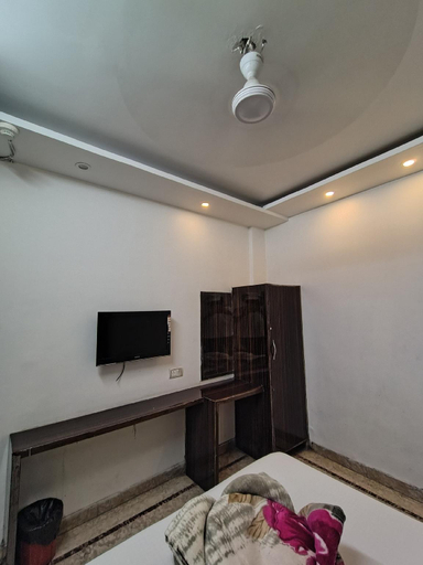 Bedroom 3, Hotel Sudershan Palace, Delhi