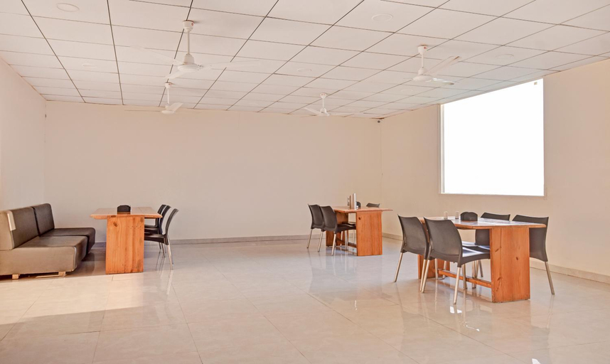 Food & Drinks 4, Hotel Fun Regency, Vitthalapur, Ahmadabad