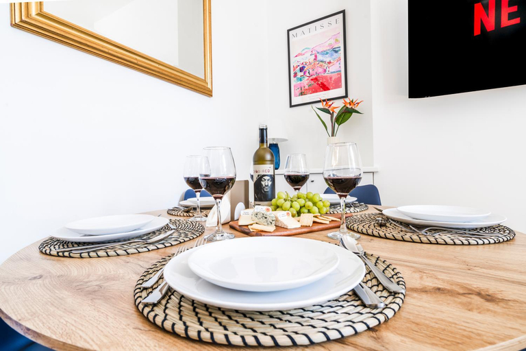 Others 4, Cozy 2 Bedroom Flat in Sutton - London , London