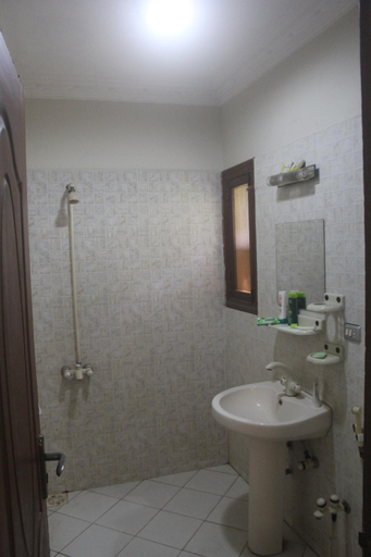 Bathroom 5, Motel In, Karachi