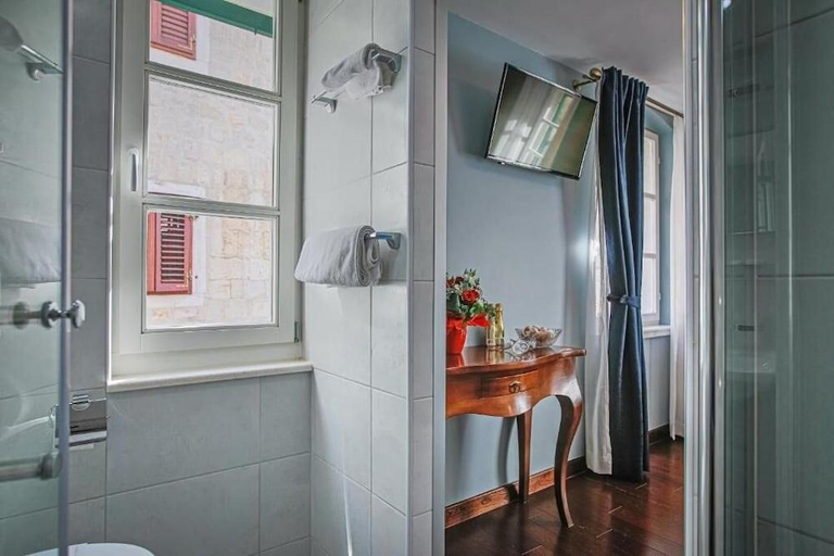 Bathroom 2, Rooms Gold, Split