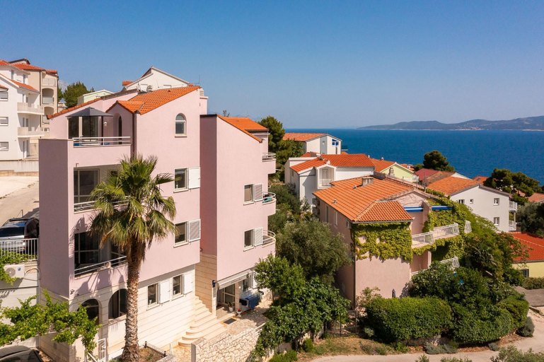Others 5, Apartments PERIC, Omiš