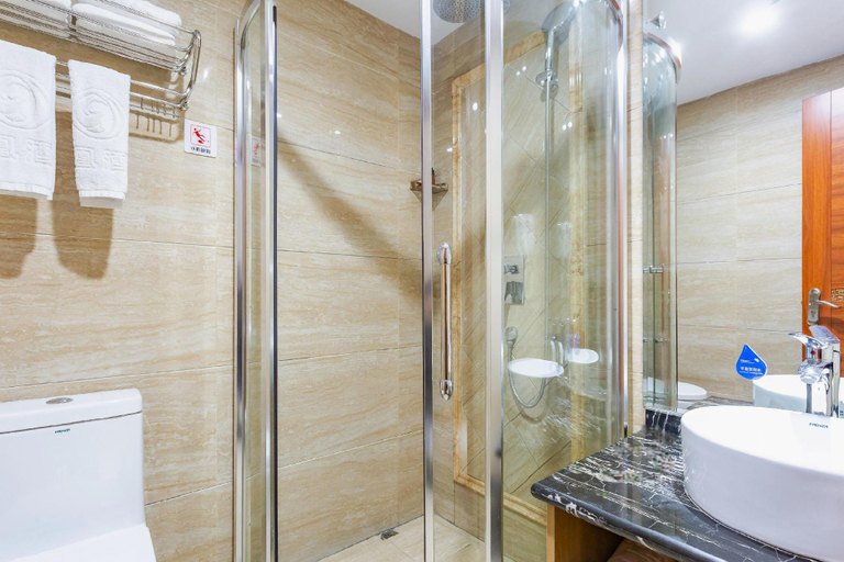 Bathroom, Shida Fenghuang Hotel, Qianxinan Buyei and Miao