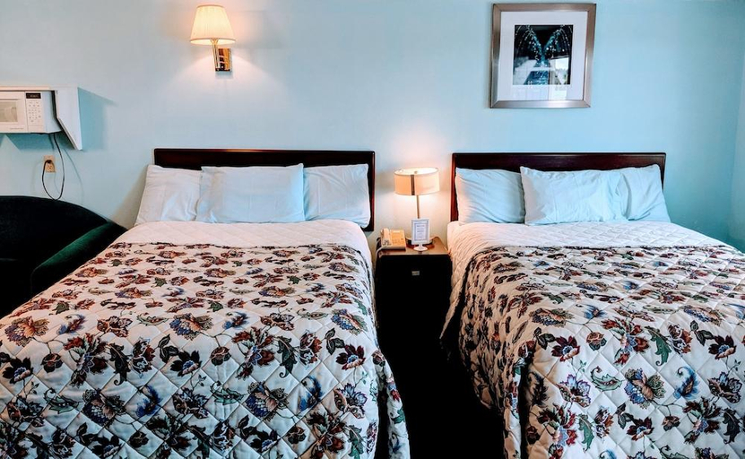 Bedroom 2, Executive Inn, Carroll
