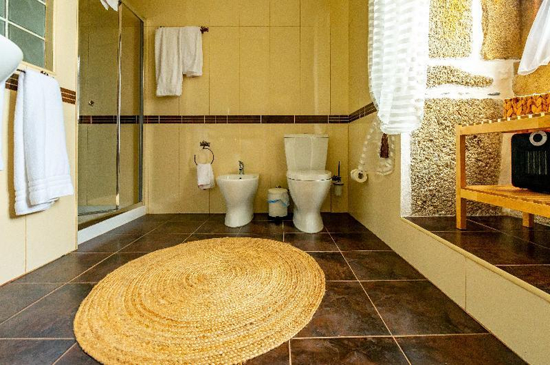 Bathroom 5, Herdade do Mondego, Guarda