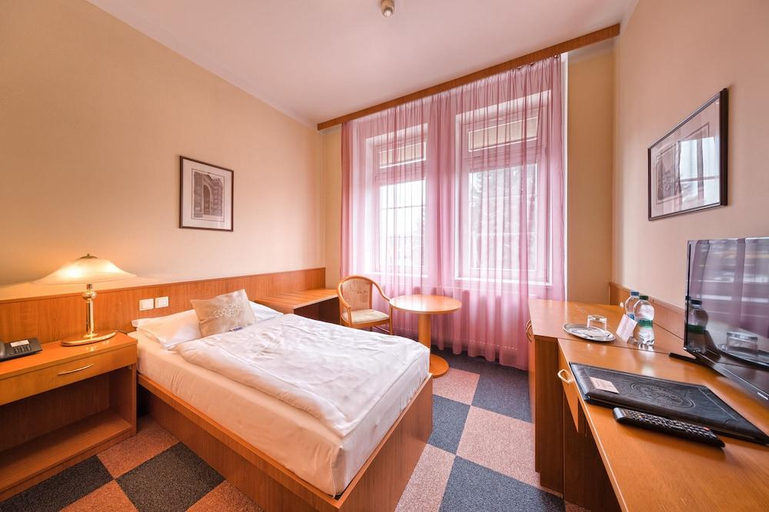 Bedroom 3, Hotel Babylon, Liberec