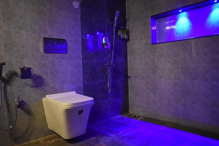 Bathroom 3, Captains Paradise, Nainital