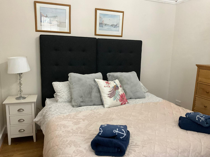 Bedroom 2, The Cottages by the Sea Free parking, West Sussex