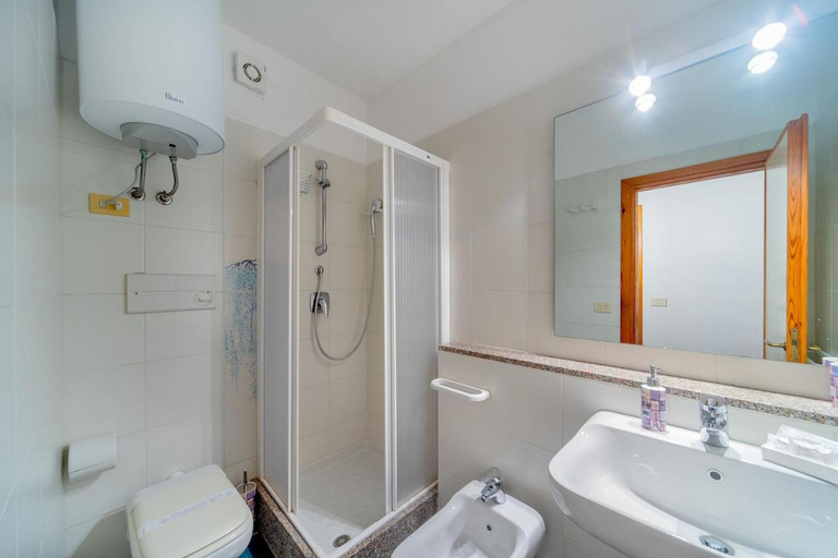 Bathroom 3, Residenze Coda Cavallo, Nuoro
