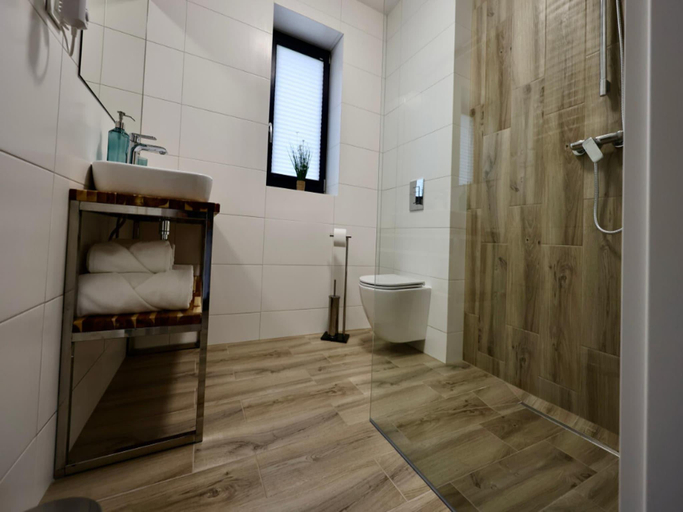 Bathroom 3, House in Stepnica by Szczecin Lagoon, Goleniów