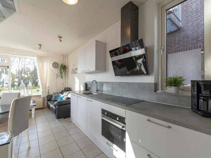 Others 3, Holiday Home Groote Keeten near Beach, Zijpe
