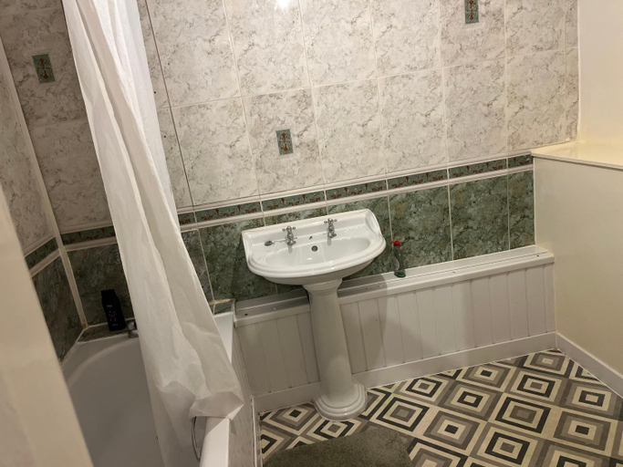 Bathroom 4, Jakes en suite room near James cook, Middlesbrough