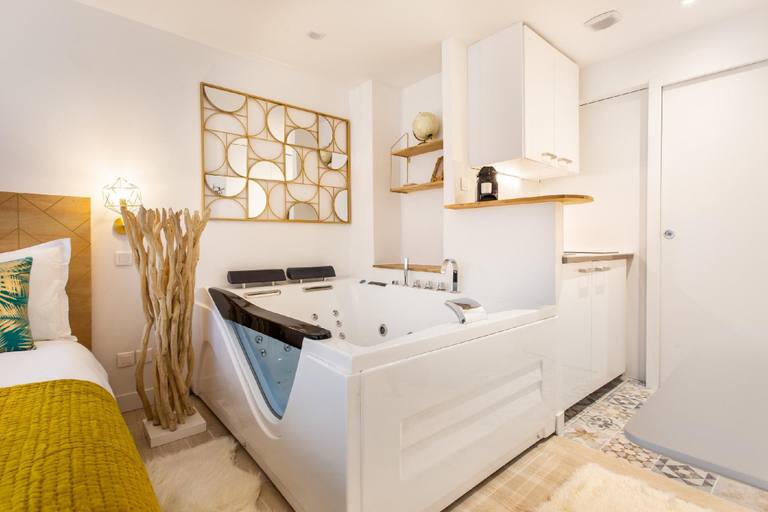 Interior view 3, Love room - 2P with Jacuzzi, Paris