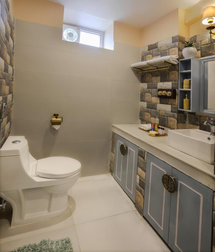Bathroom 4, Jim & Holmes Resort & Luxury Residences in Jim Corbett National Park, Nainital