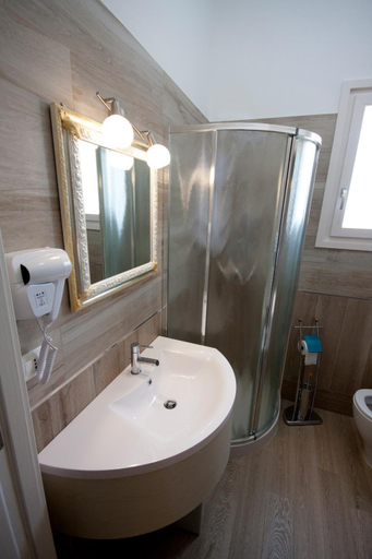 Bathroom 3, Aria Di Barocco, Lecce