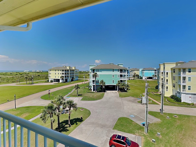 Exterior & Views 2, Beachside Blue Sailfish by Ryson Vacation Rentals, Galveston