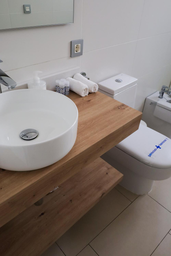 Bathroom 3, Q&Q Cathedral Suites, Sevilla