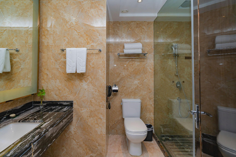 Bathroom 3, Four Seasons Goldensun Hotel, Changde