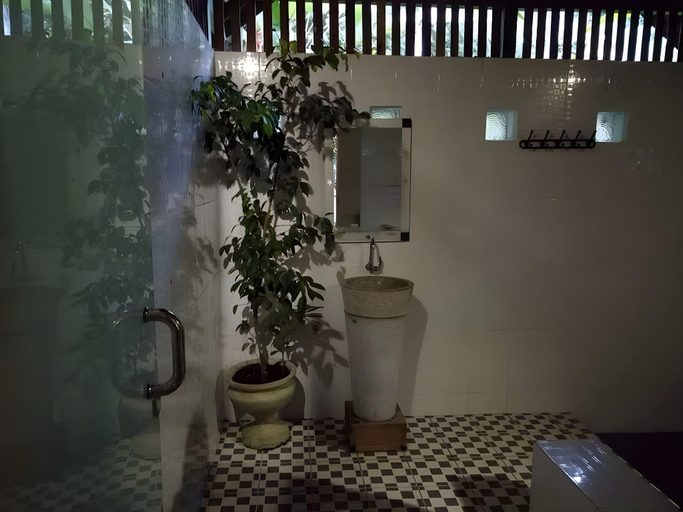 Bathroom 4, Mi Casa Guest House, Banyuwangi