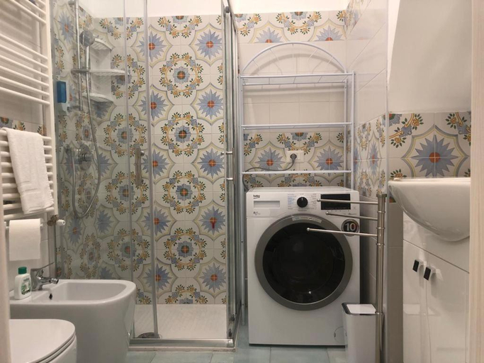 Bathroom 2, Casa Susanna, Crotone