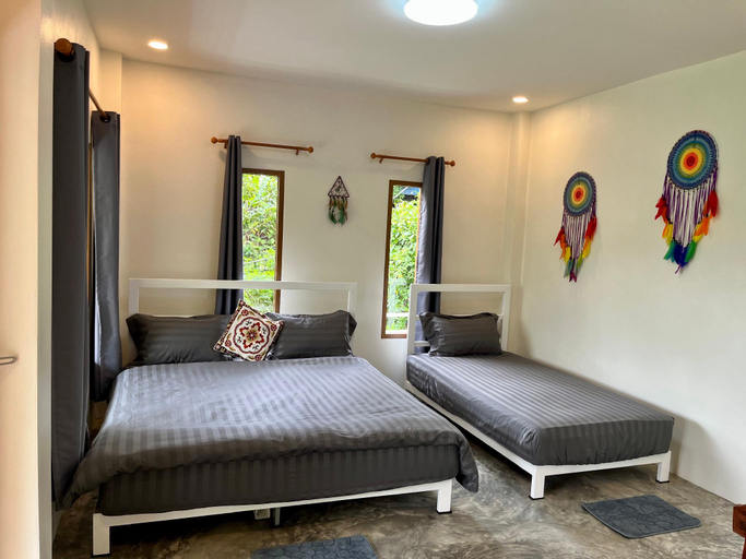 Bedroom, บ้านมอญนอนเล่น, Sangkhla Buri