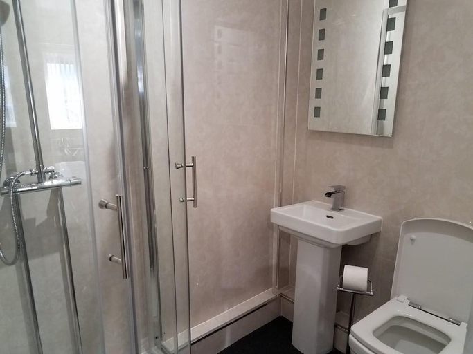 Bathroom, The Mayfair Lodge - Caravaning, Glamping & Camping, Hartlepool