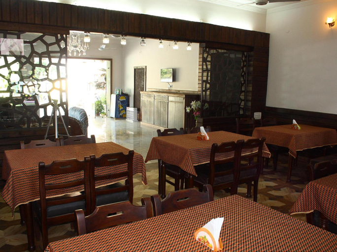 Food & Drinks 3, Hotel Moksha - 500M From Ram Jhula, Garhwal