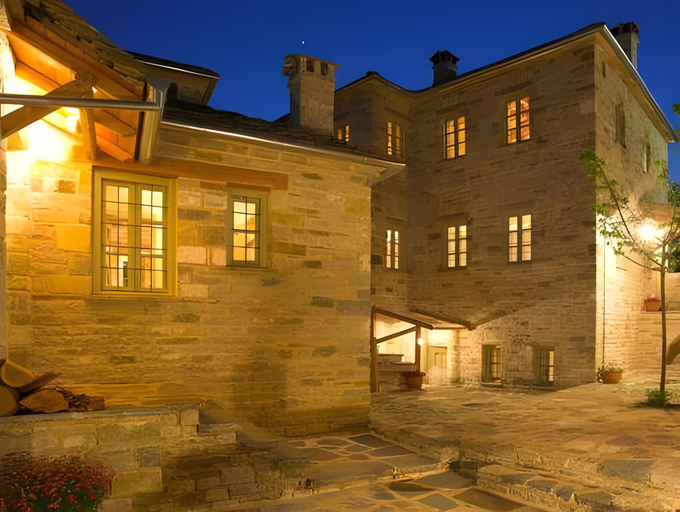Exterior & Views