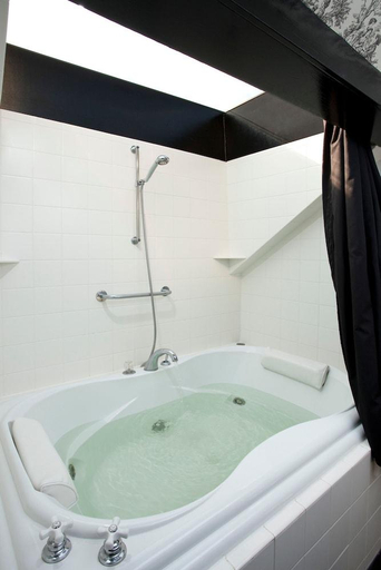 Bathroom 3, Fairview Inn, Hinds