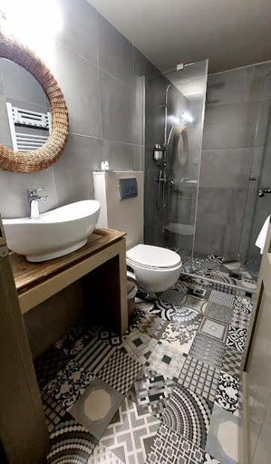 Bathroom 2, Bayiri, Central Macedonia