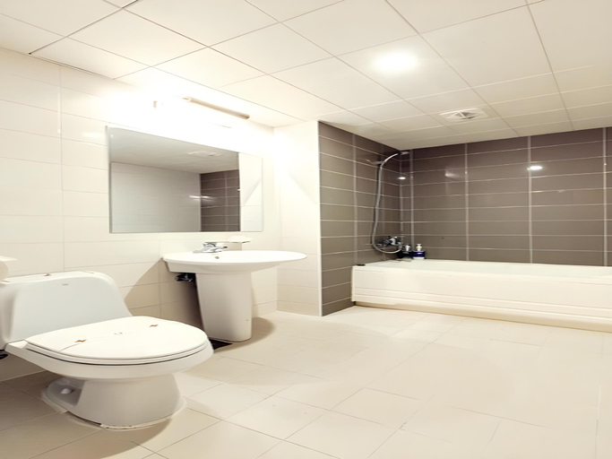 Bathroom 3, Golden Bay Pension, Yangyang