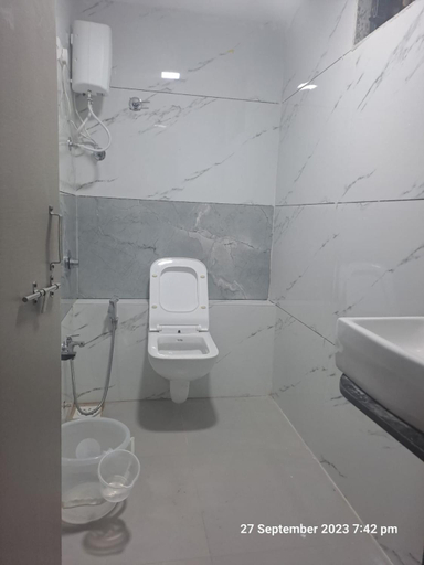 Bathroom 3, HOTEL KINGDOM, Gandhinagar