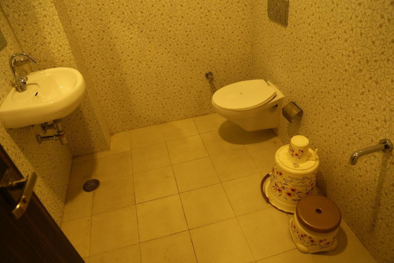 Bathroom, Hotel Kingsway and Restaurant Ajmer, Ajmer