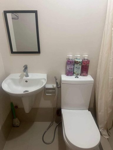 Bathroom 5, Fullerton Suites, Silang