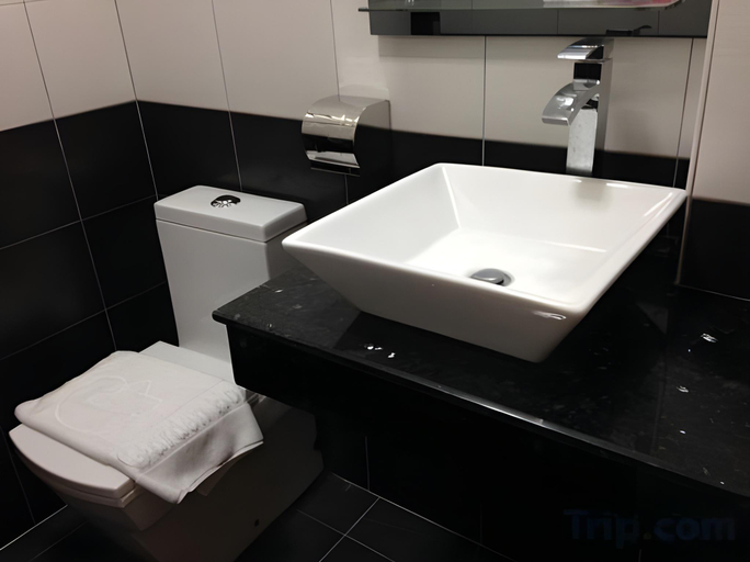 Bathroom 4, Top Garden Hotel, Hilir Perak