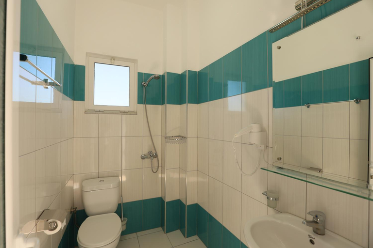 Bathroom 3, Michelle Apartments, Sarandës