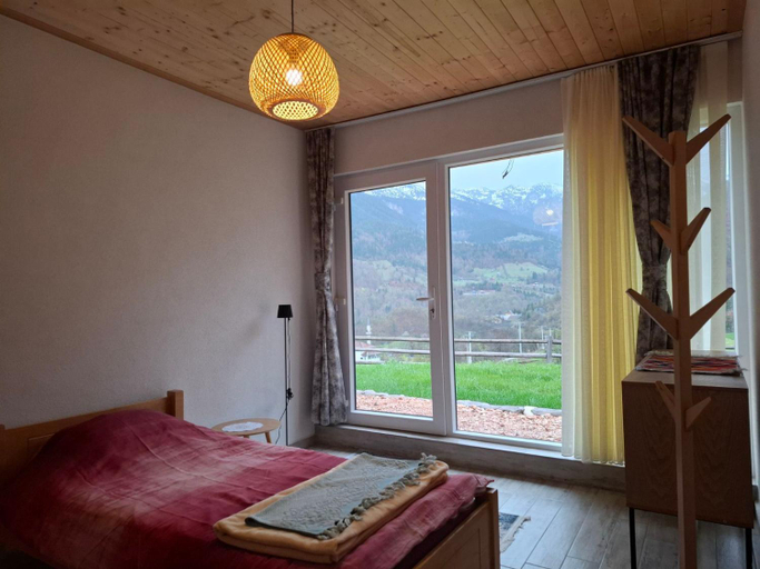 Others 2, Bujtina Kacaku, Peć