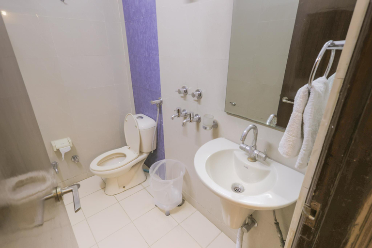 Bathroom, Hotel Maharani Regency, Zirakpur, Panchkula