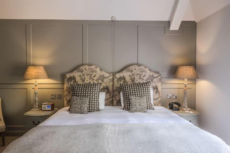 Bedroom 2, Coach & Horses Hotel, London