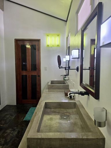 Bathroom 4, Some Where Else Boutique Resort, Mambajao