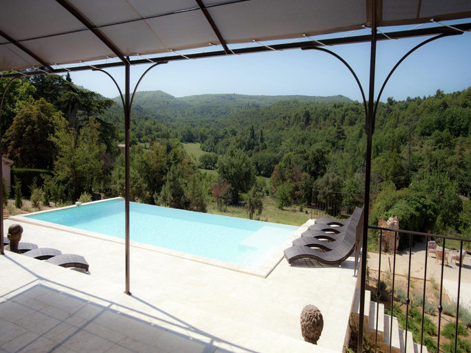 Sport & Beauty 5, Villa in Provence with Infinity Pool, Haute-Garonne