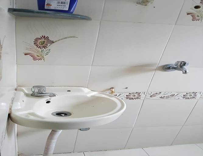 Bathroom 3, Badami cottage, Raigarh