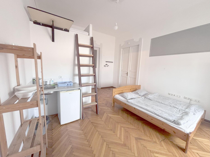 Others 5, Artist Guest House, Budapesti