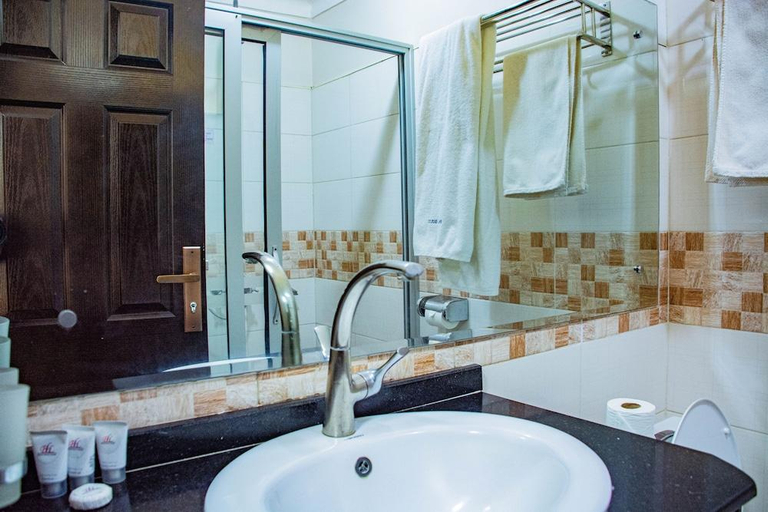 Bathroom 4, Bomah Hotel Limited, Gulu