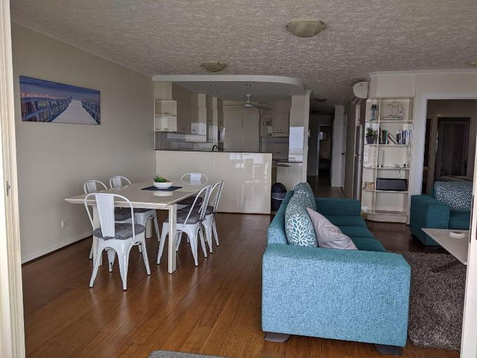 Food & Drinks 5, Moorings Beach Resort, Caloundra - Caloundra S.