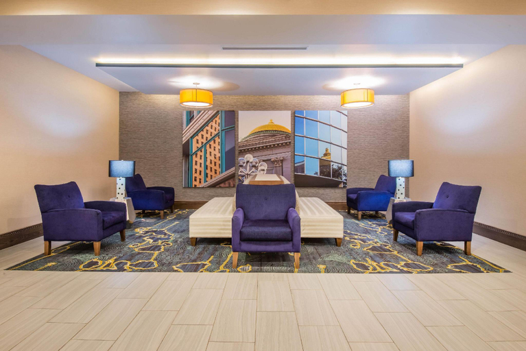 Public Area 2, La Quinta Inn & Suites by Wyndham Buffalo Amherst, Erie