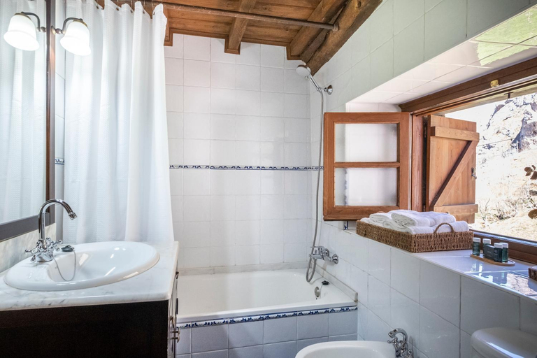 Bathroom 4, Apartamentos Rurales La Laguna Somiedo, Asturias
